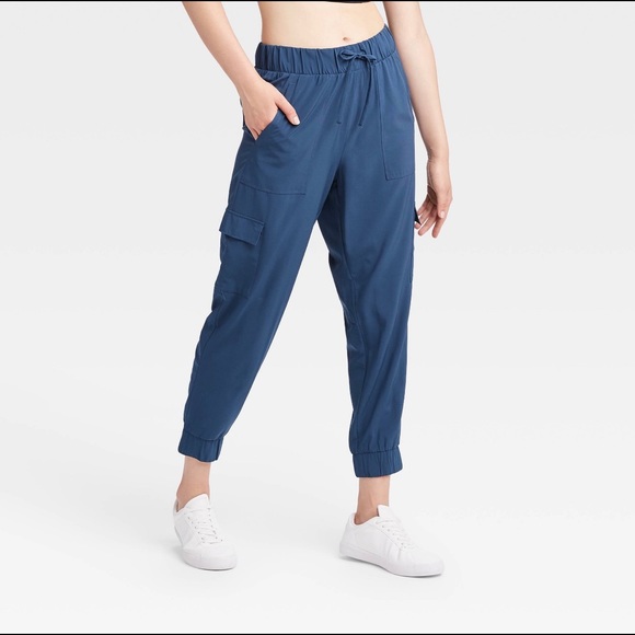 women's stretch woven cargo joggers